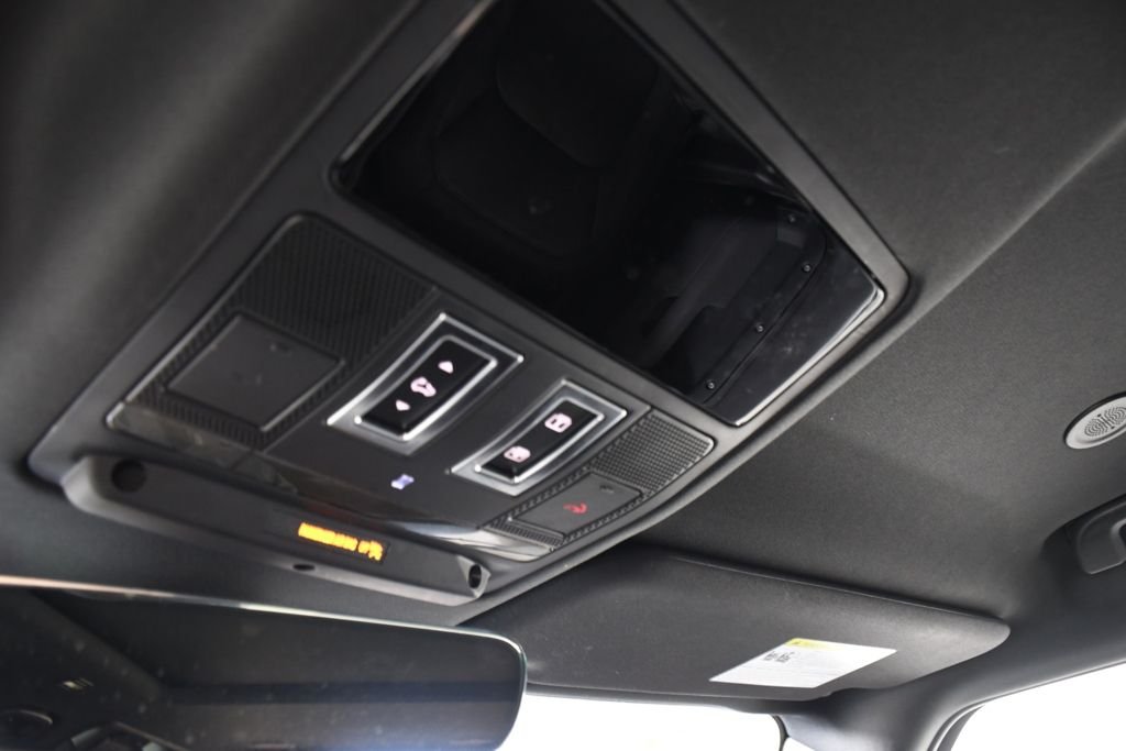 Used 2023 Carpathian Gray Premium Metallic Land Rover X-Dynamic SE image 33