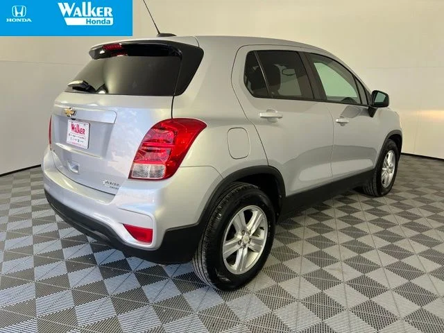 Used 2022 Silver Chevrolet LS image 8
