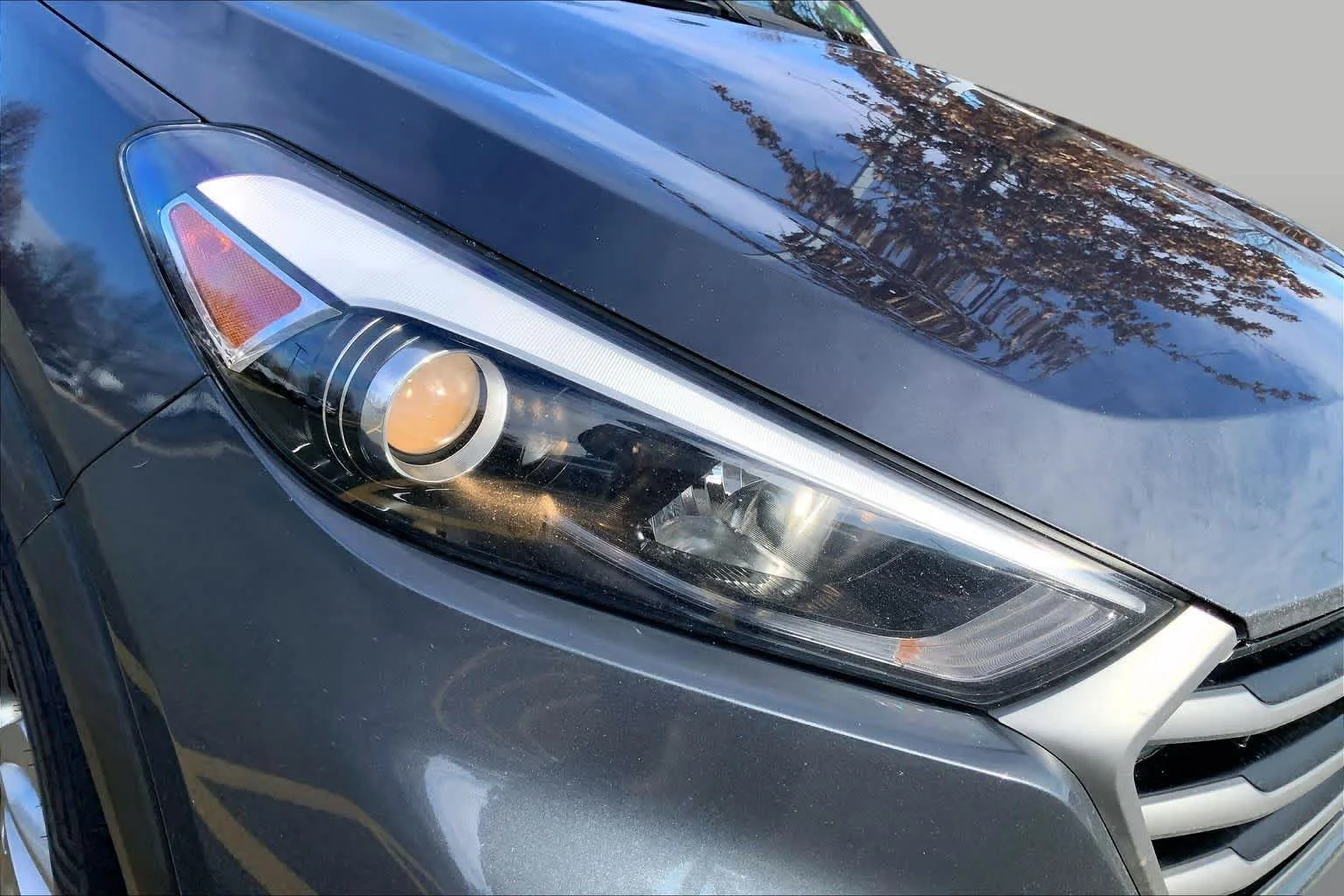 Used 2018 Coliseum Gray Hyundai SEL image 28