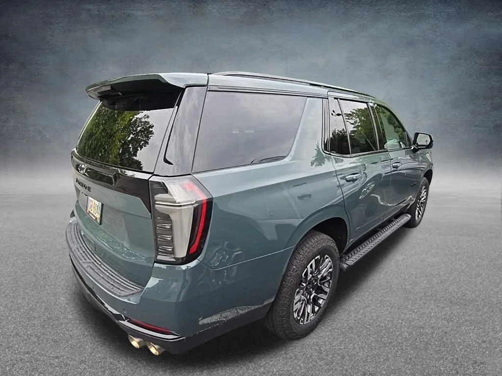 Used 2025 Gray Chevrolet Z71 image 8