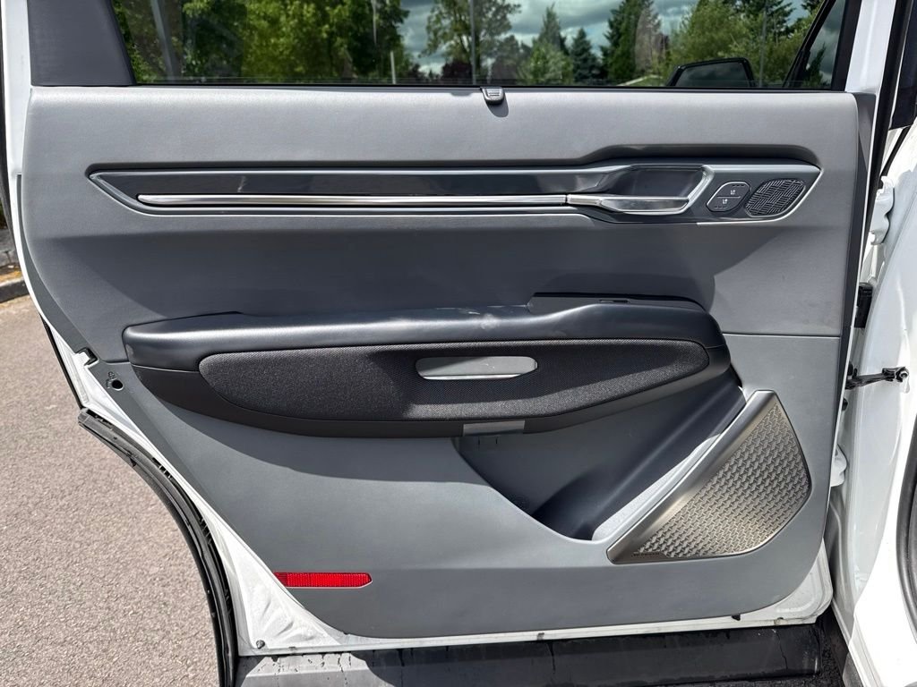 Used 2024 Snow White Pearl Kia GT-Line image 22