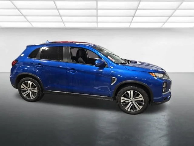 Used 2024  Mitsubishi 2.0 SE image 3