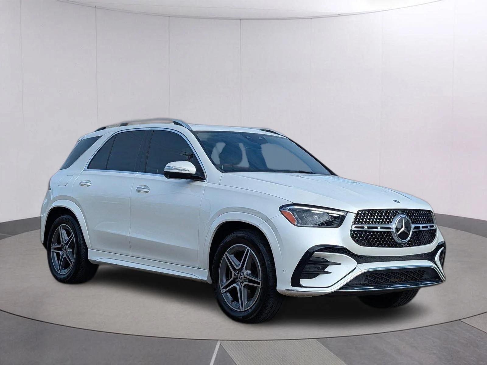 Used 2024 MANUFAKTUR Diamond White Metallic Mercedes-Benz GLE 350 image 7