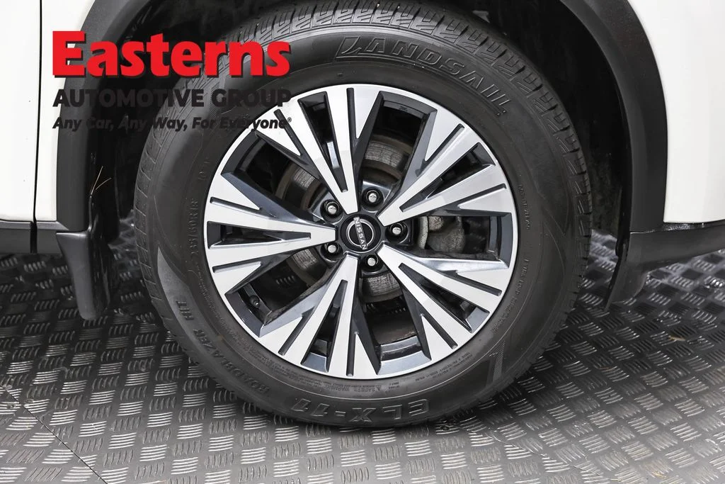 Used 2023 White Nissan SV image 31
