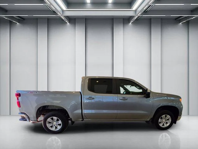 Used 2025 Gray Chevrolet LT image 4