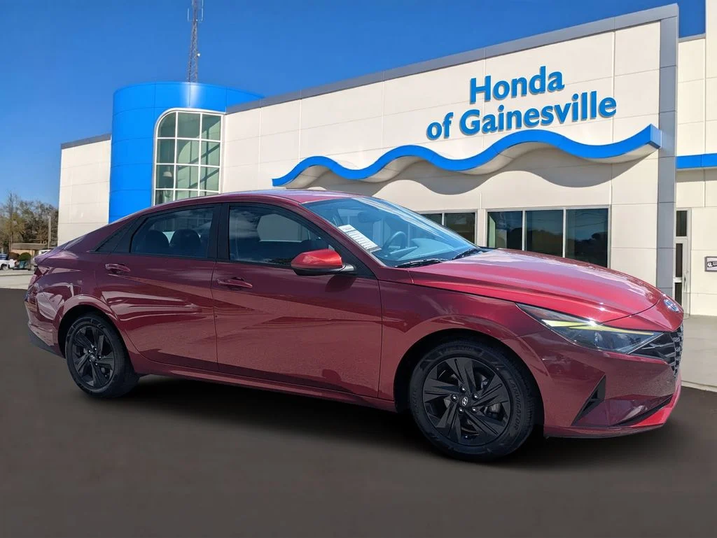 Used 2023 Red Hyundai SEL image 1