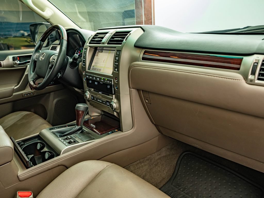 Used 2014 Starfire Pearl Lexus 460 image 39