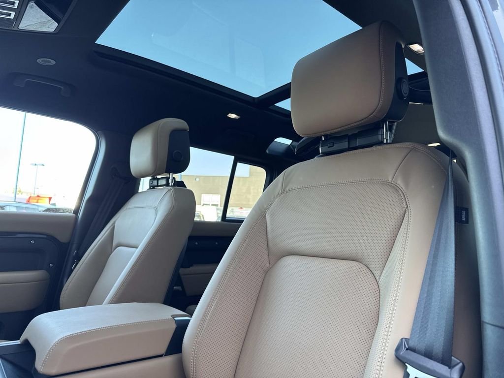 New 2026 Santorini Black Land Rover X-Dynamic SE image 20