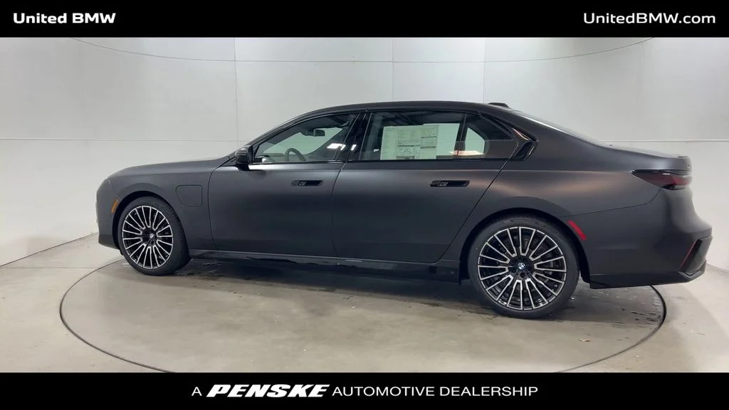 2026 BMW 7 Series 750e - Photo 6