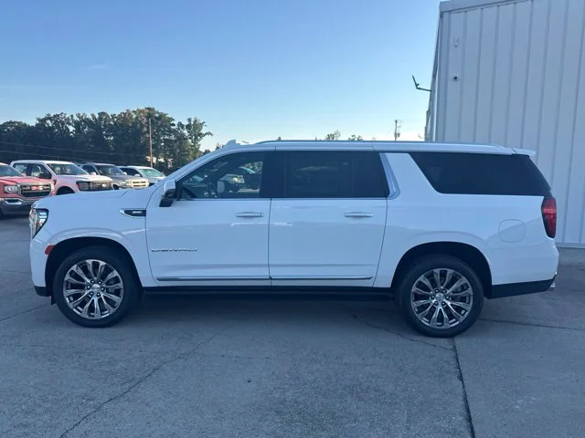 Used 2023 White GMC Denali image 2