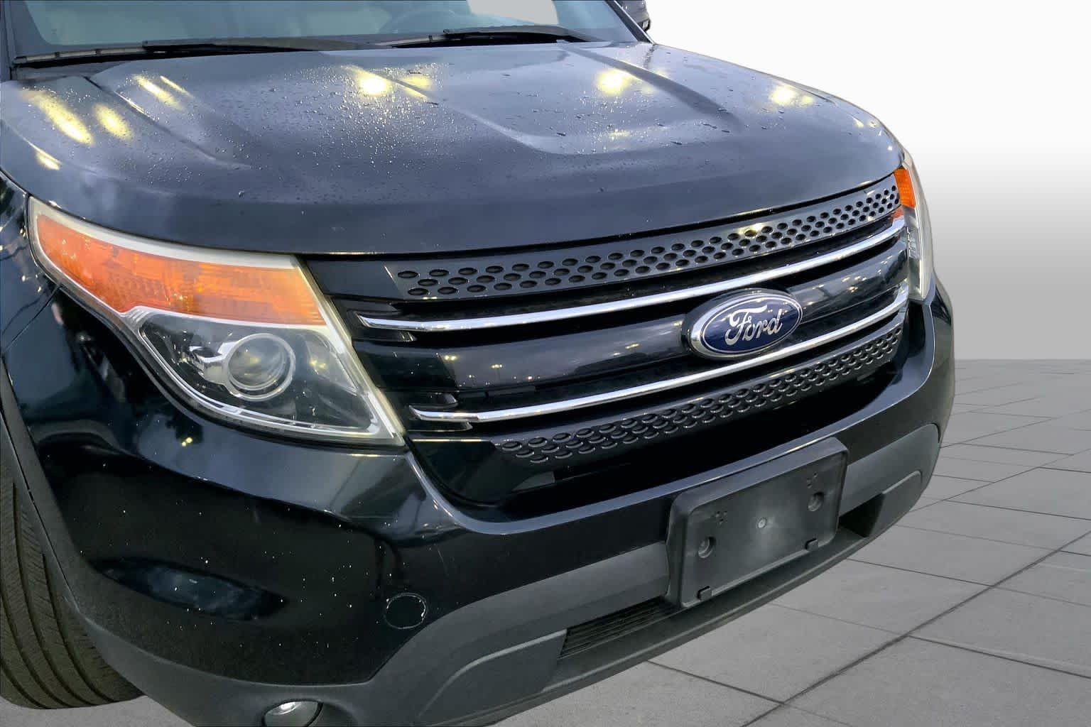 Used 2014 Tuxedo Black Metallic Ford Limited image 27