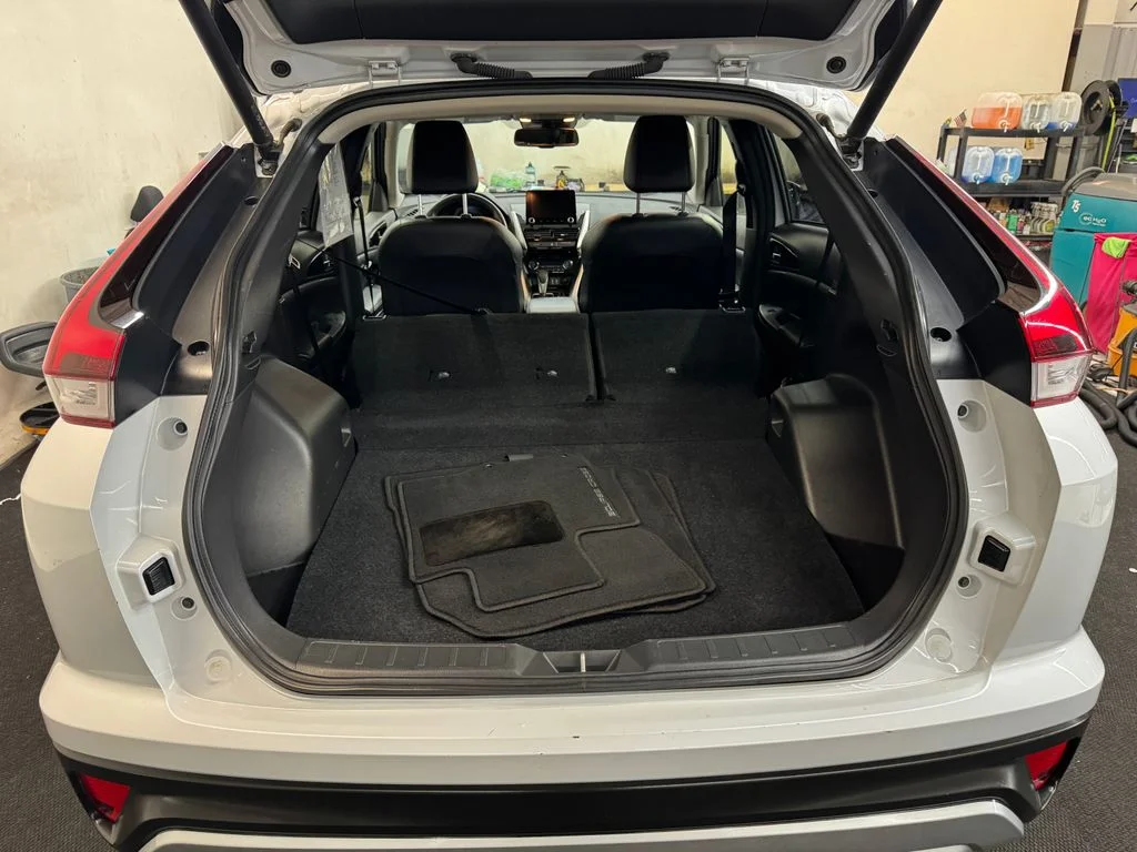 Used 2024 White Mitsubishi SE image 7