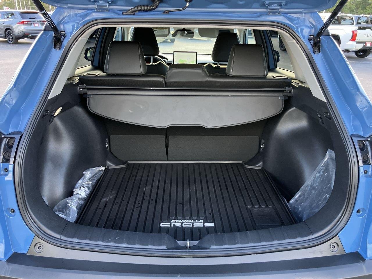 Used 2026 Blue (Cavalry Blue) Toyota XLE image 27