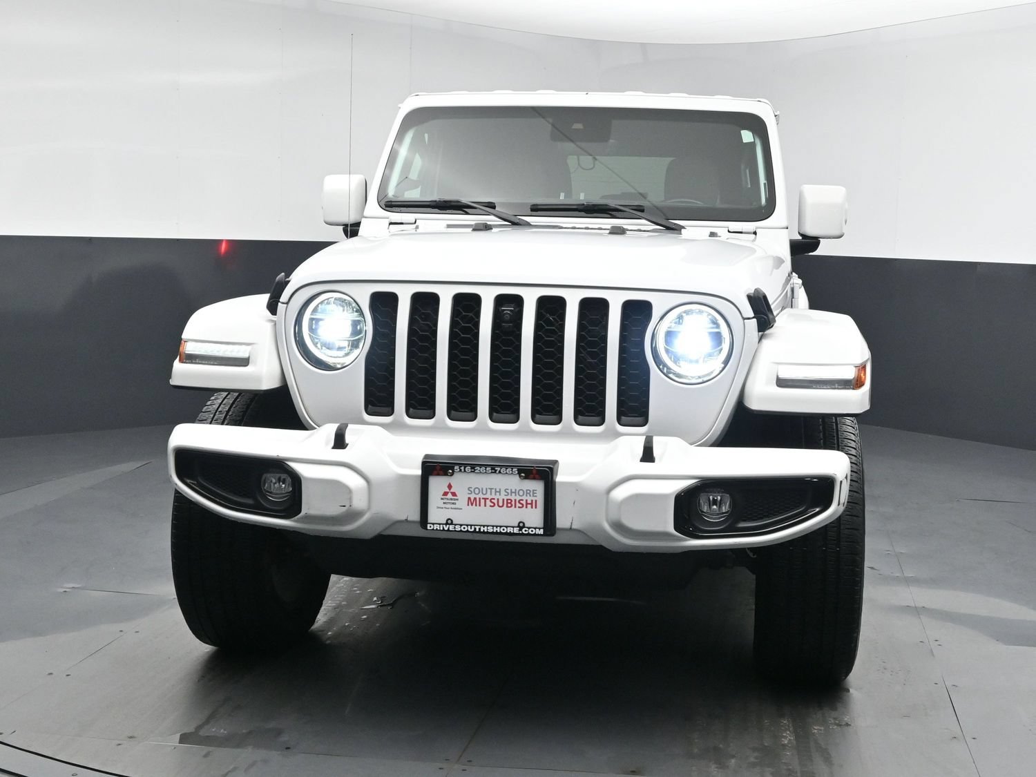 Used 2022 Bright White Clearcoat Jeep Unlimited High Altitude image 23