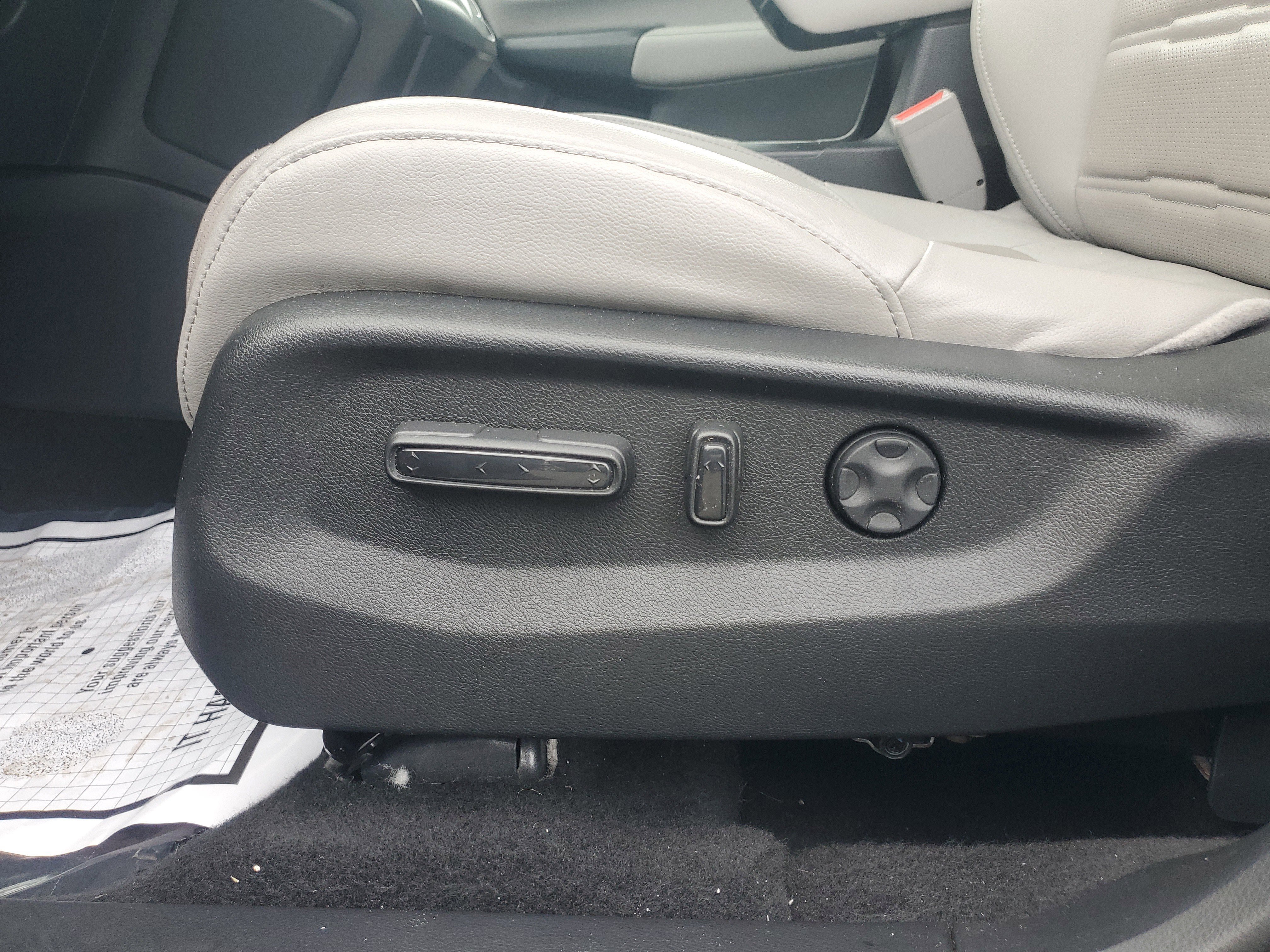 Used 2019 Gunmetal Metallic Honda Touring image 23