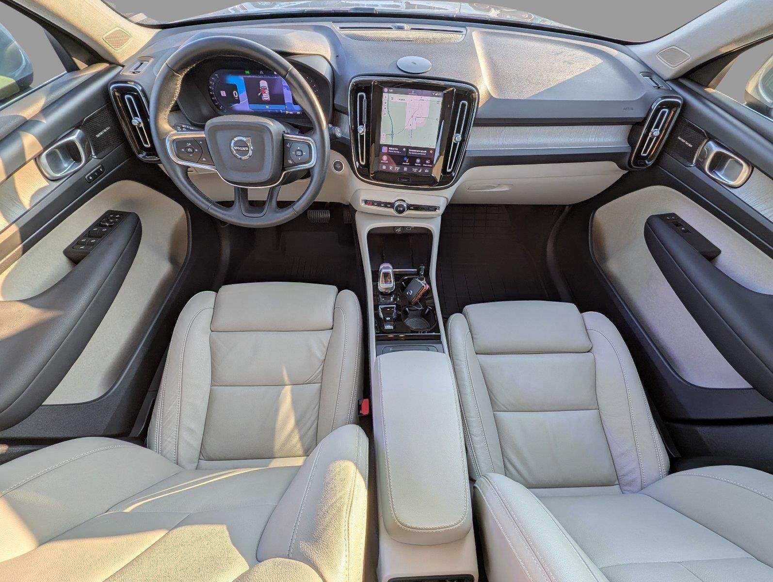 Used 2024 Vapor Grey Metallic Volvo Plus Bright Theme image 32