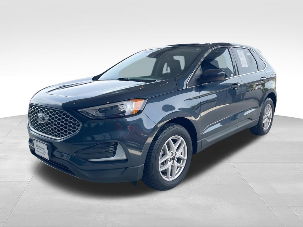 Used 2023 Blue Ford SEL image 4