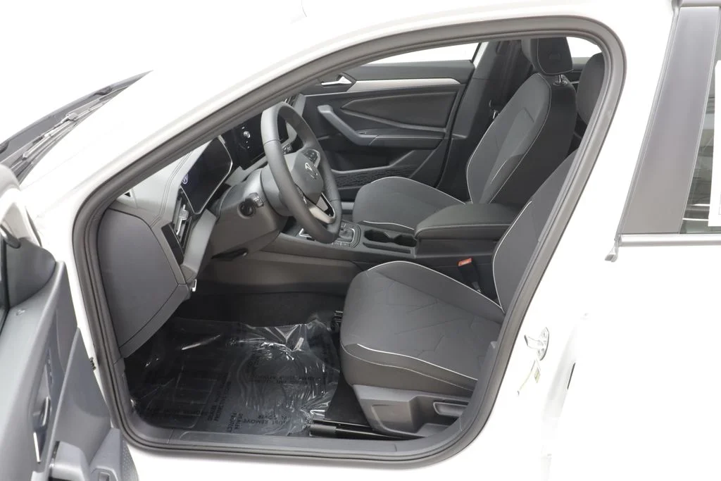 New 2026 Pure White Volkswagen 1.5T Sport image 7