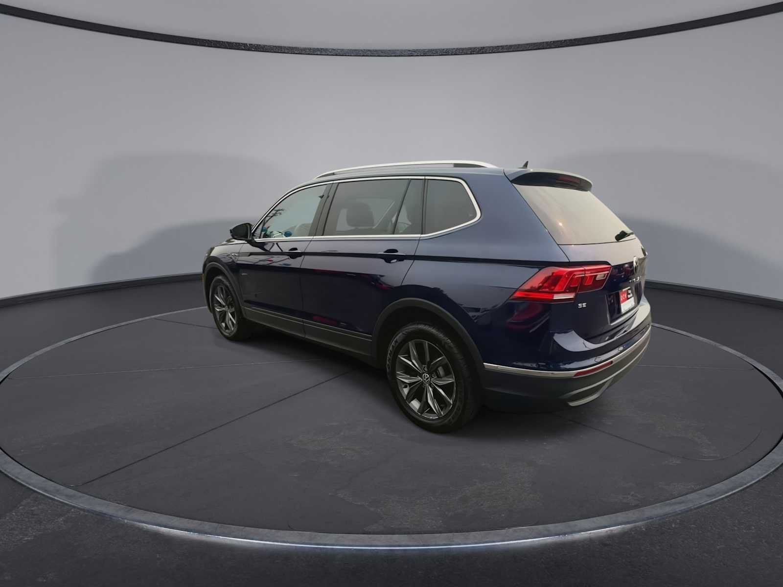 Used 2022 Atlantic Blue Metallic Volkswagen SE image 6
