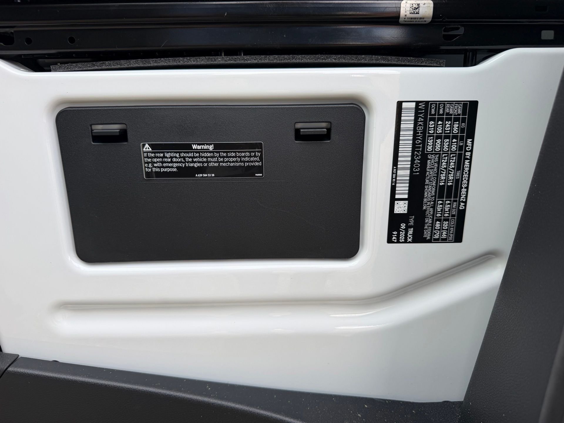 New 2026 Arctic White Mercedes-Benz Cargo 144 WB image 30