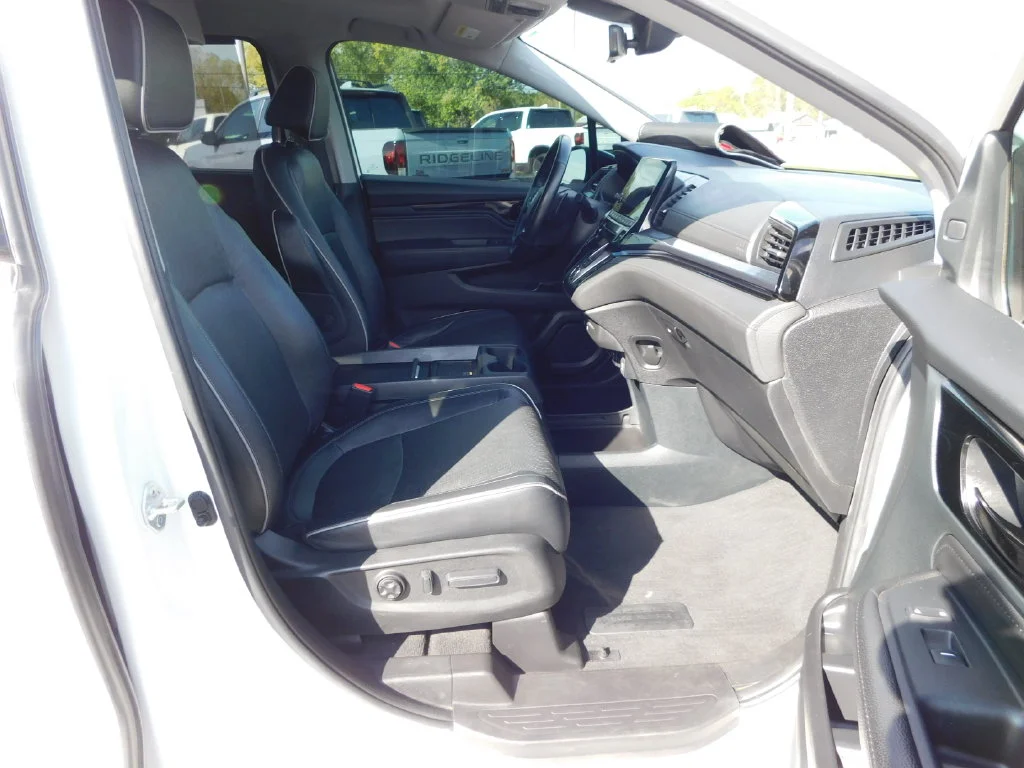 Used 2023 White Honda Elite image 18