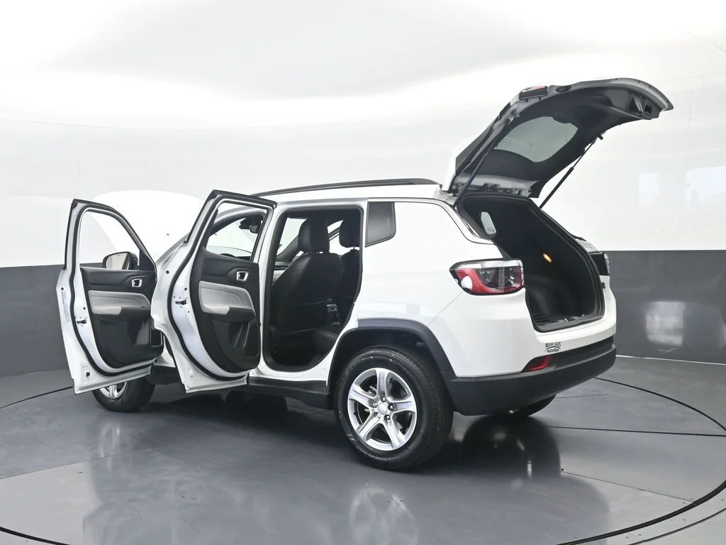 Used 2023 Bright White Clearcoat Jeep Latitude image 71