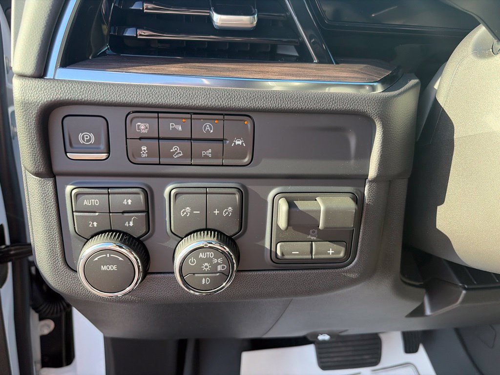 2026 Chevrolet Suburban LT - Photo 16