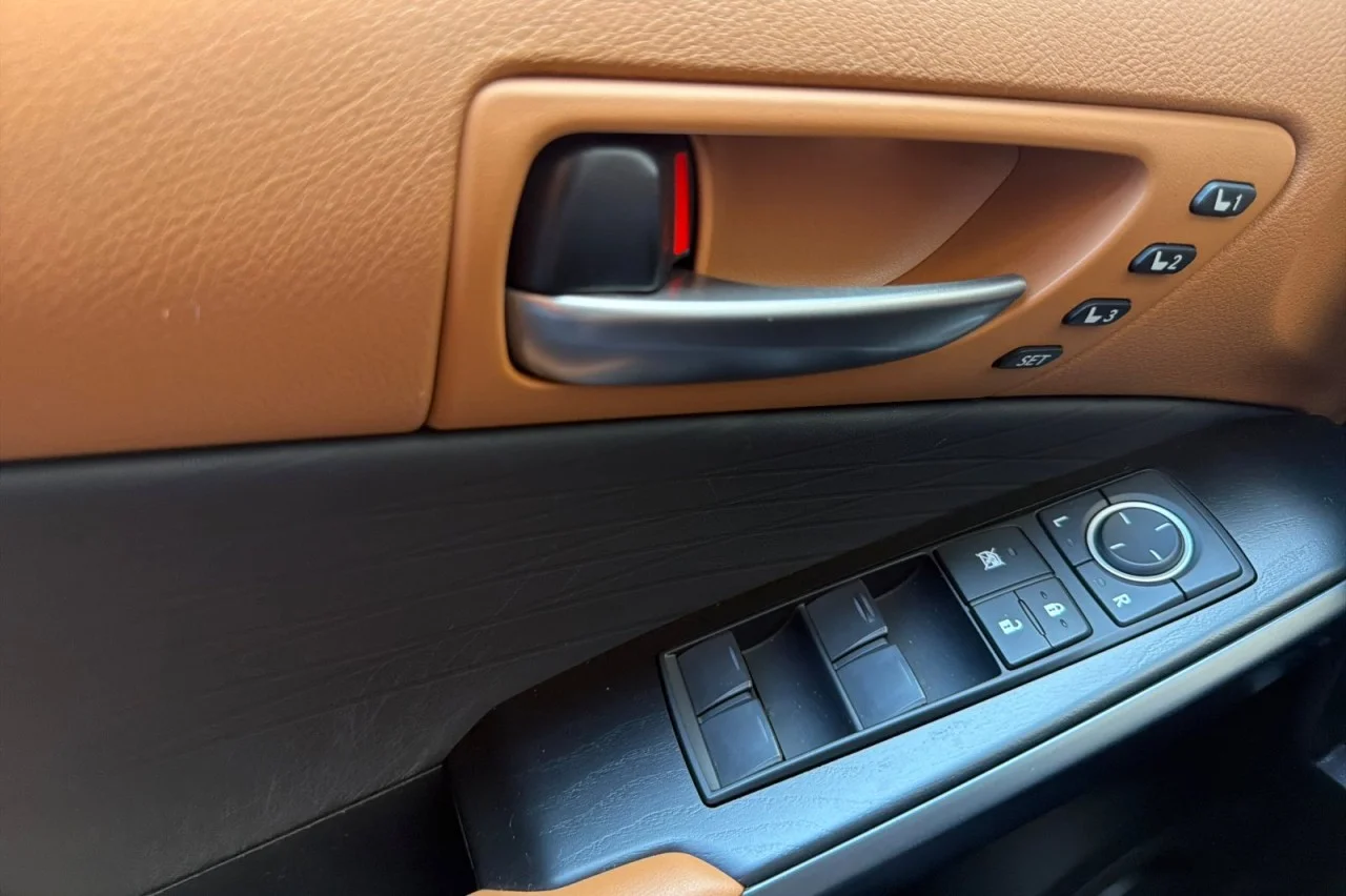 Used 2024  Lexus IS 300 image 10