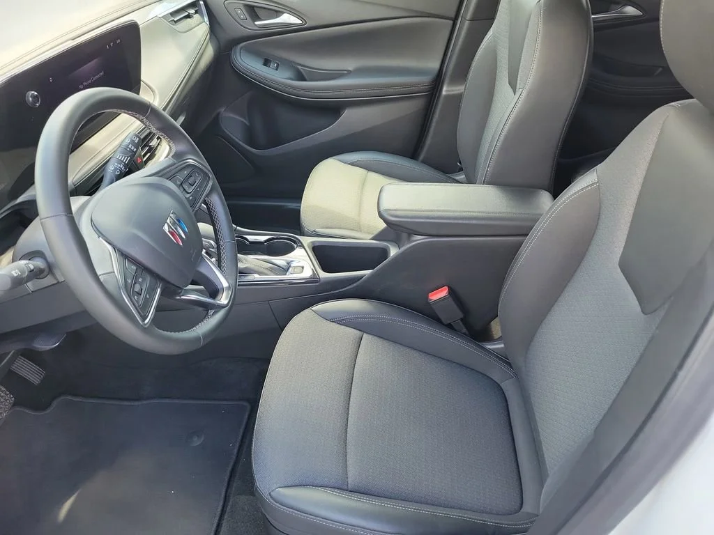 Used 2025 Summit White Buick Preferred image 16