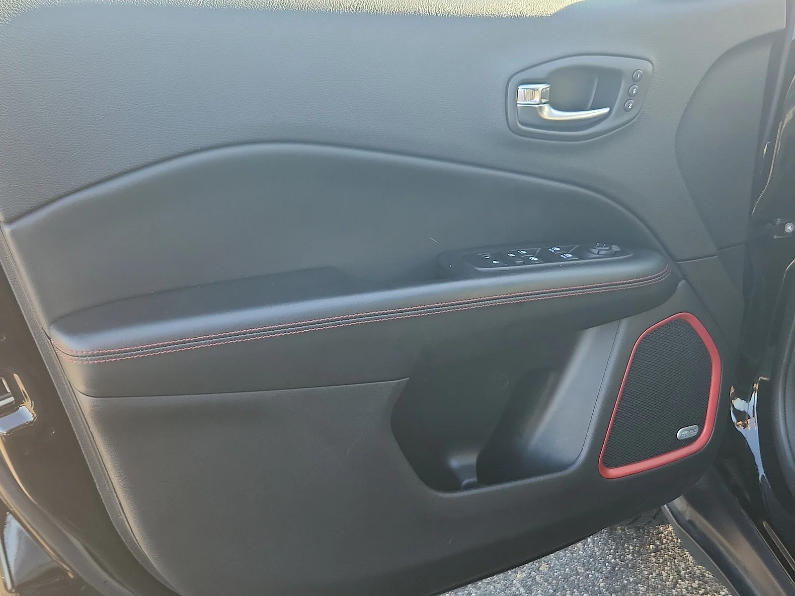 Used 2021 Diamond Black Jeep Trailhawk image 12