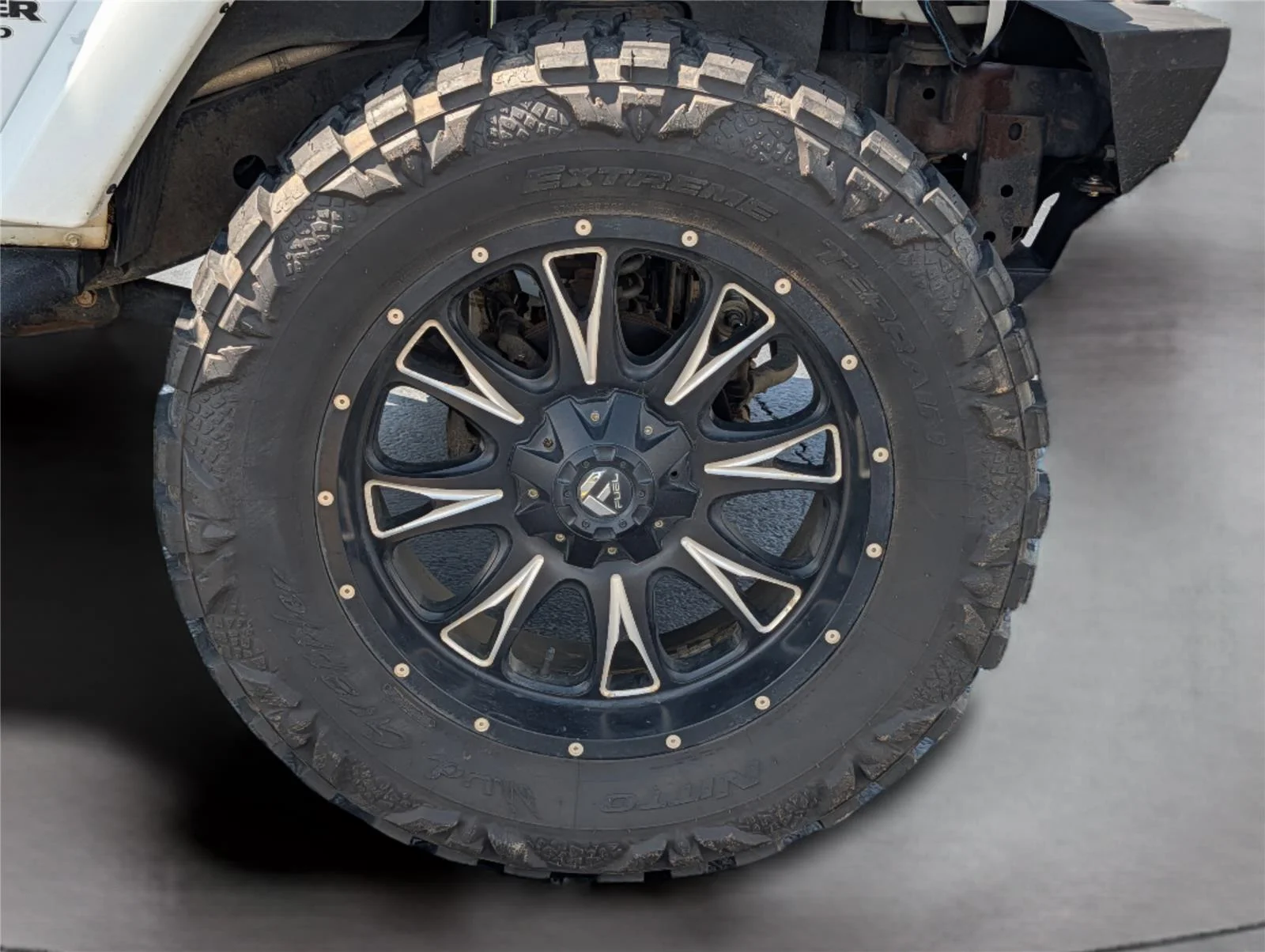 Used 2014 Bright White Clearcoat Jeep Sahara image 37