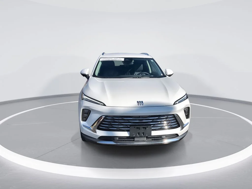 Used 2025 White Buick Preferred image 3