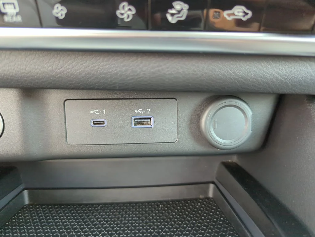 Used 2023 White Nissan SV image 39