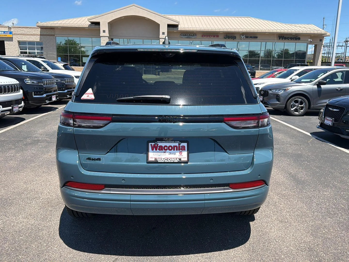 New 2026 Steel Blue Exterior Paint Jeep Limited Reserve image 6