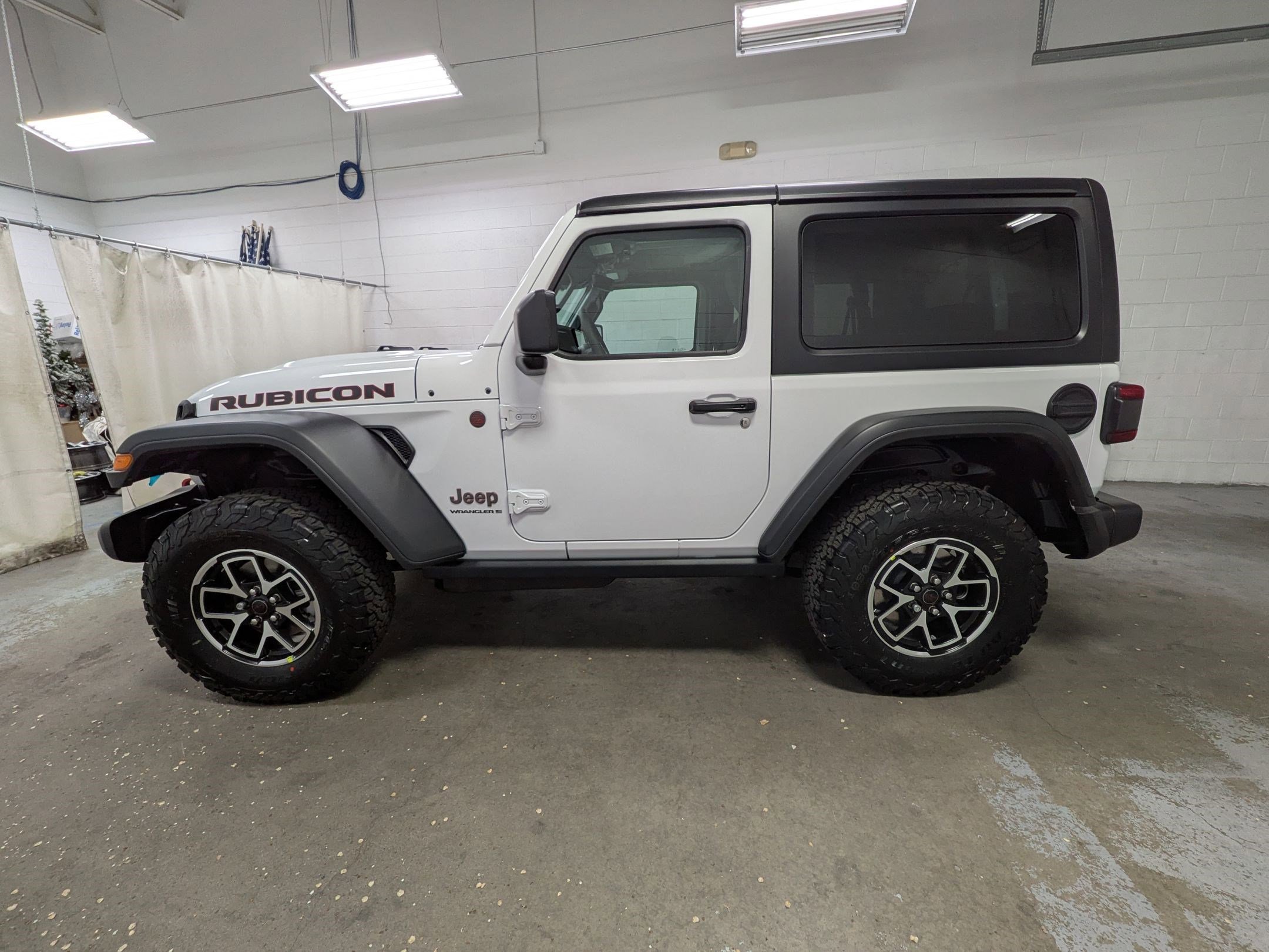 New 2026 Bright White Clearcoat Jeep Rubicon image 8