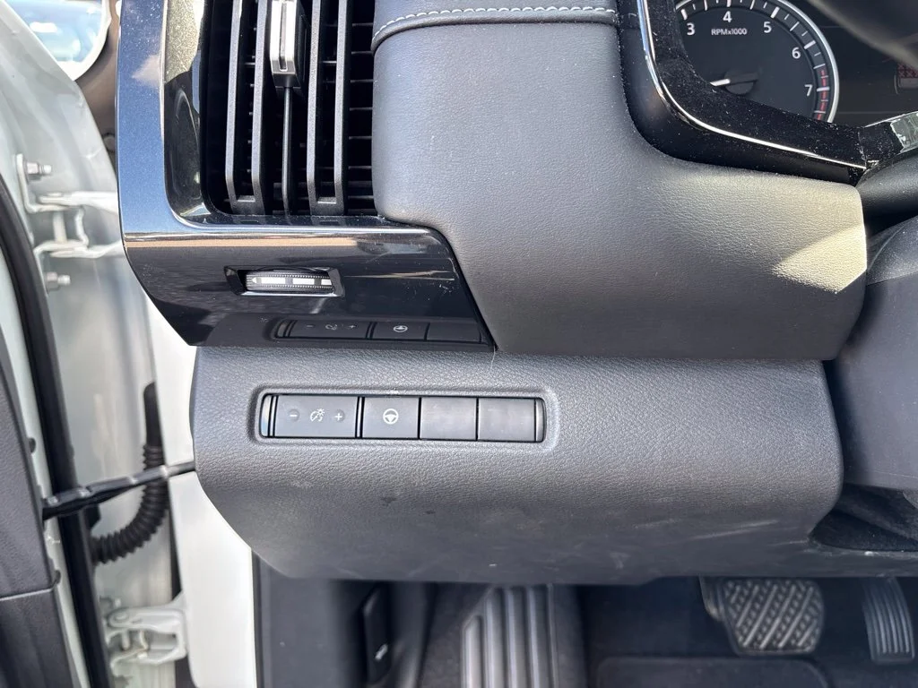 Used 2022 White Nissan SV image 16