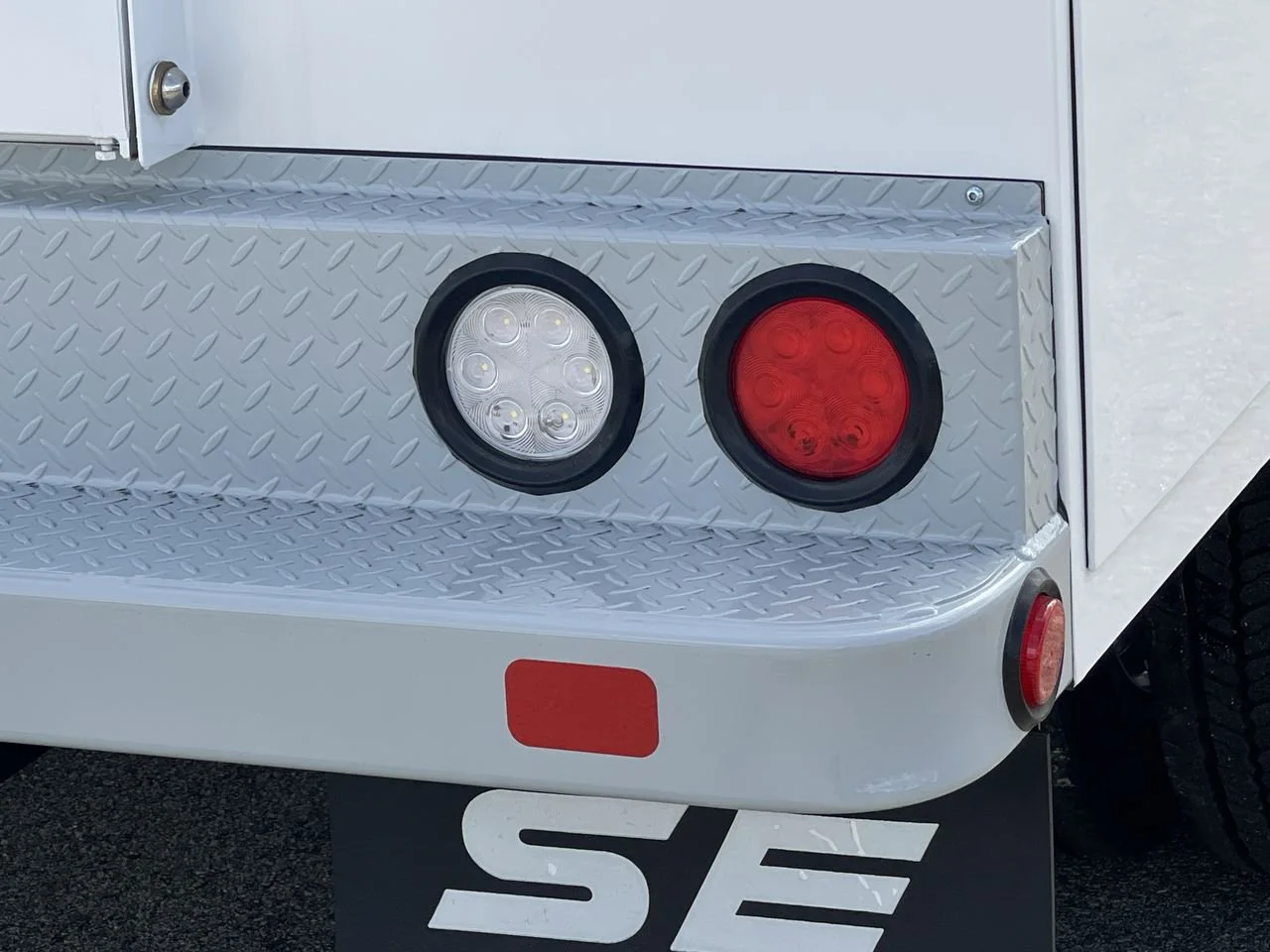 New 2024 Oxford White Ford XL image 9
