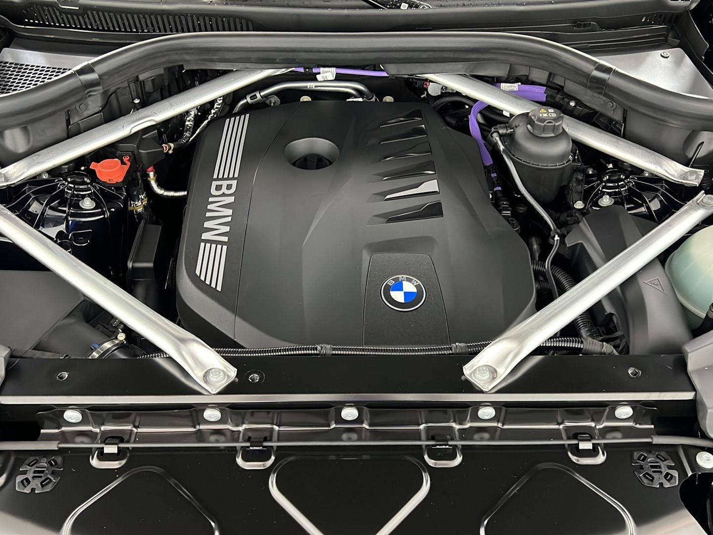 New 2026 Carbon Black Metallic BMW xDrive40i image 14