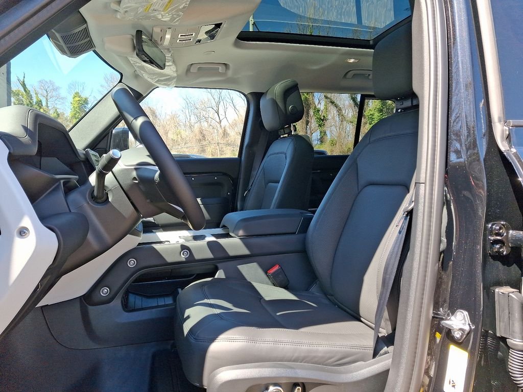 2025 Land Rover Defender S - Photo 12