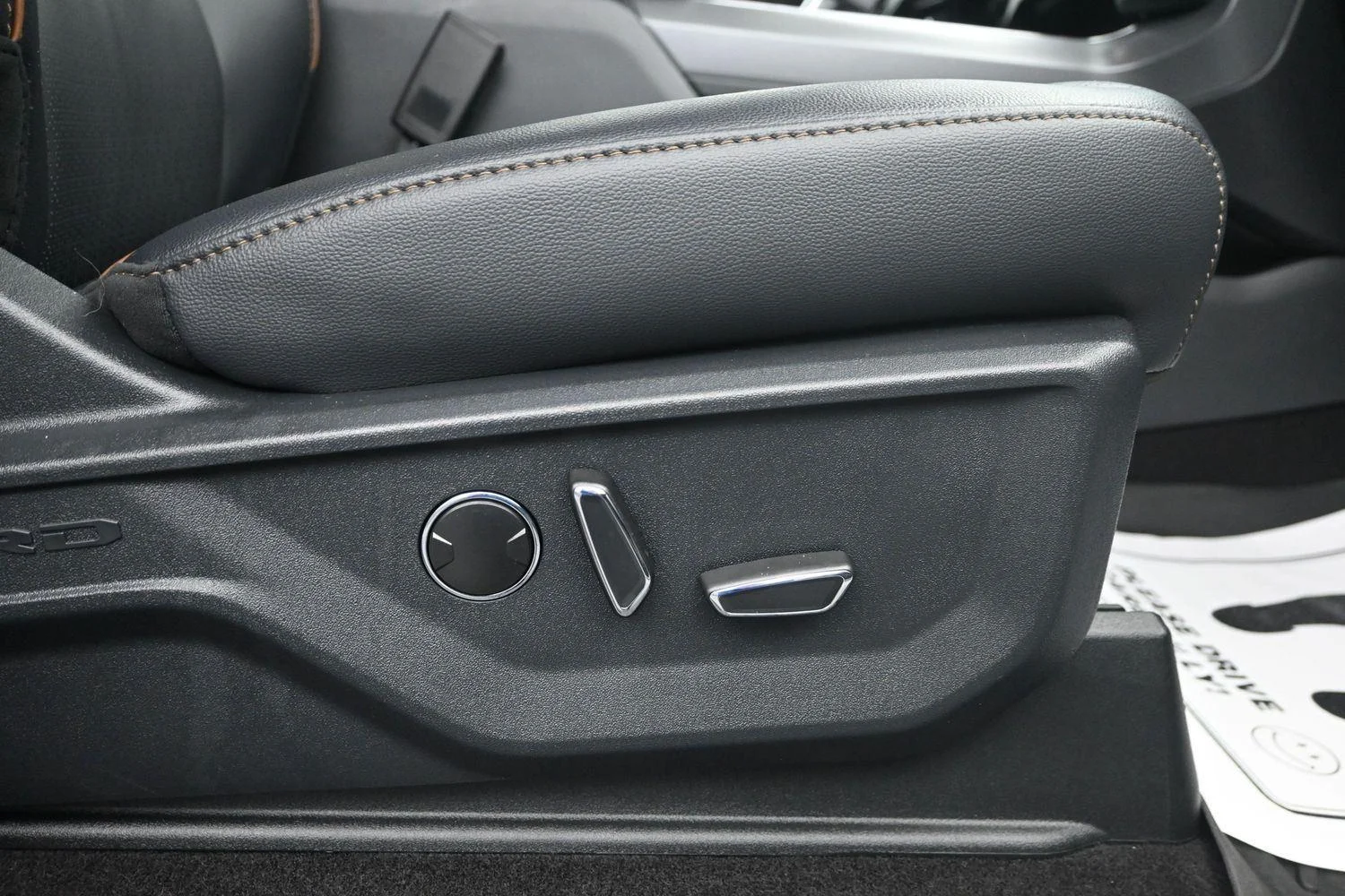 Used 2025 Oxford White Ford LARIAT image 12
