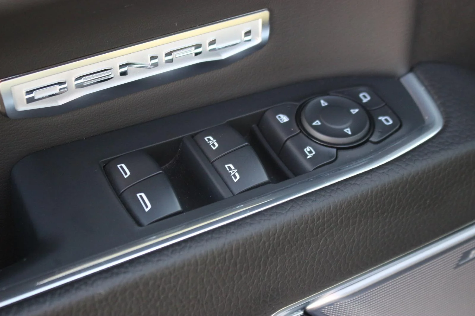 Used 2023 Summit White GMC Denali image 14