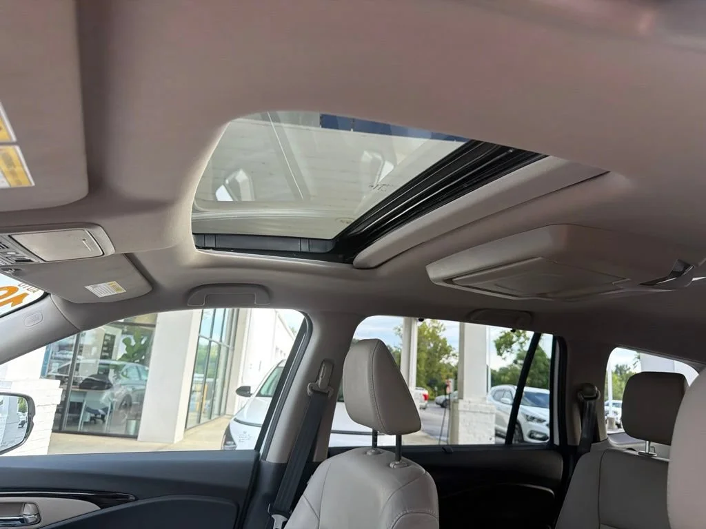 Used 2019 White Honda Touring 7-Passenger image 14