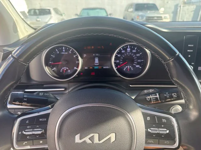 Used 2022 White Kia LXS image 20