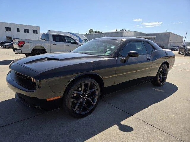 Used 2019 Pitch Black Clearcoat Dodge SXT image 9