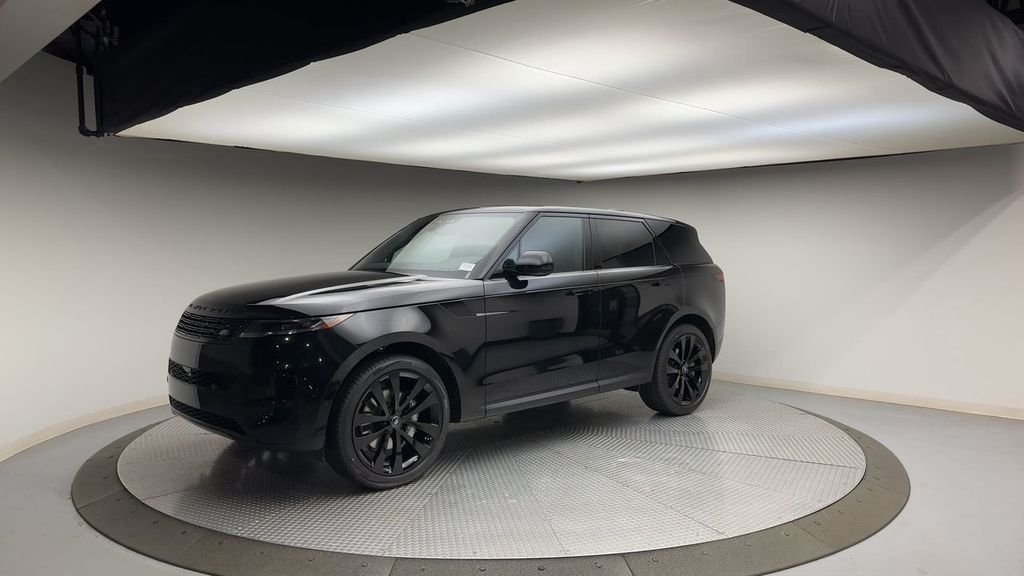Used 2024 Santorini Black Metallic Land Rover SE image 4
