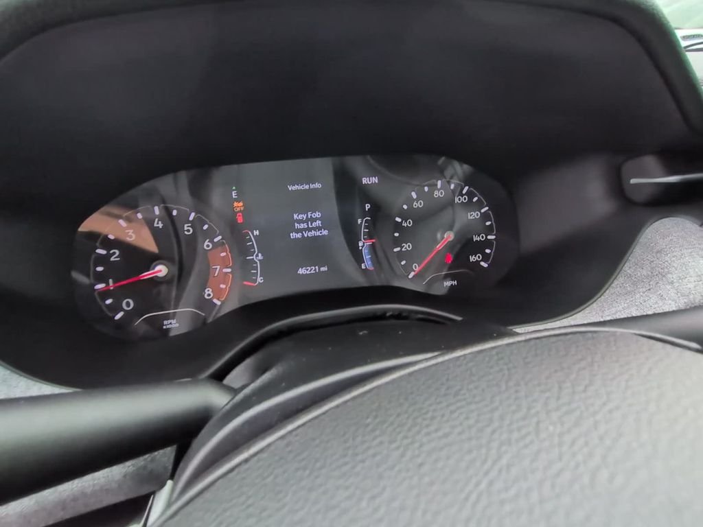 Used 2022 White Jeep Latitude image 20