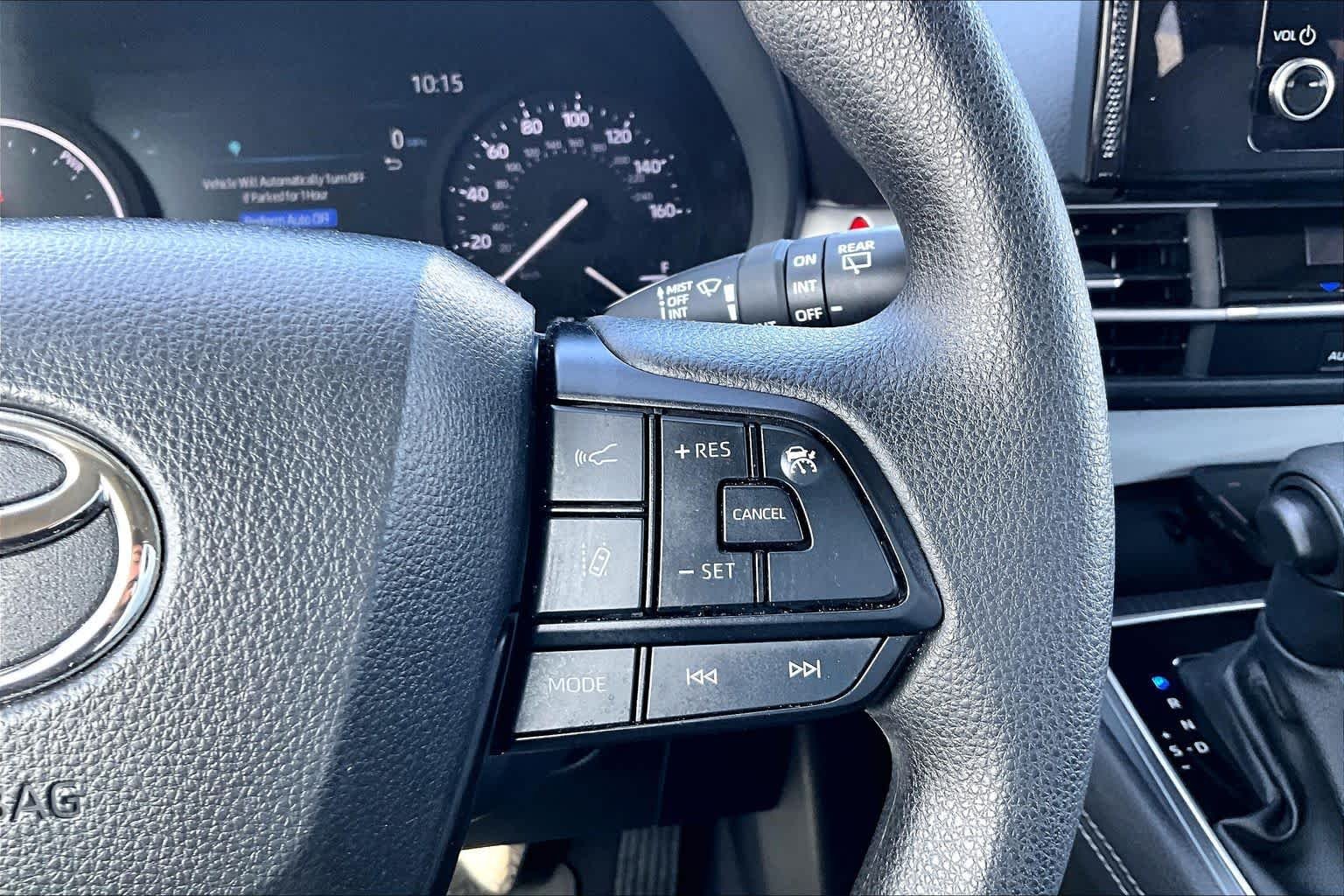 2025 Toyota Sienna LE - Photo 22