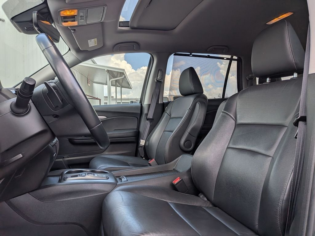Used 2022 Black Honda EX-L image 25