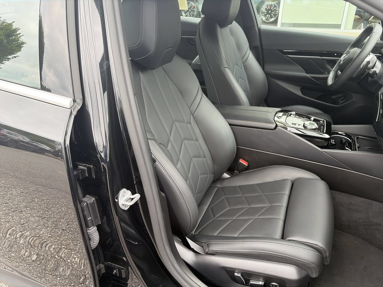 Used 2025 Black Sapphire Metallic BMW 530i image 37