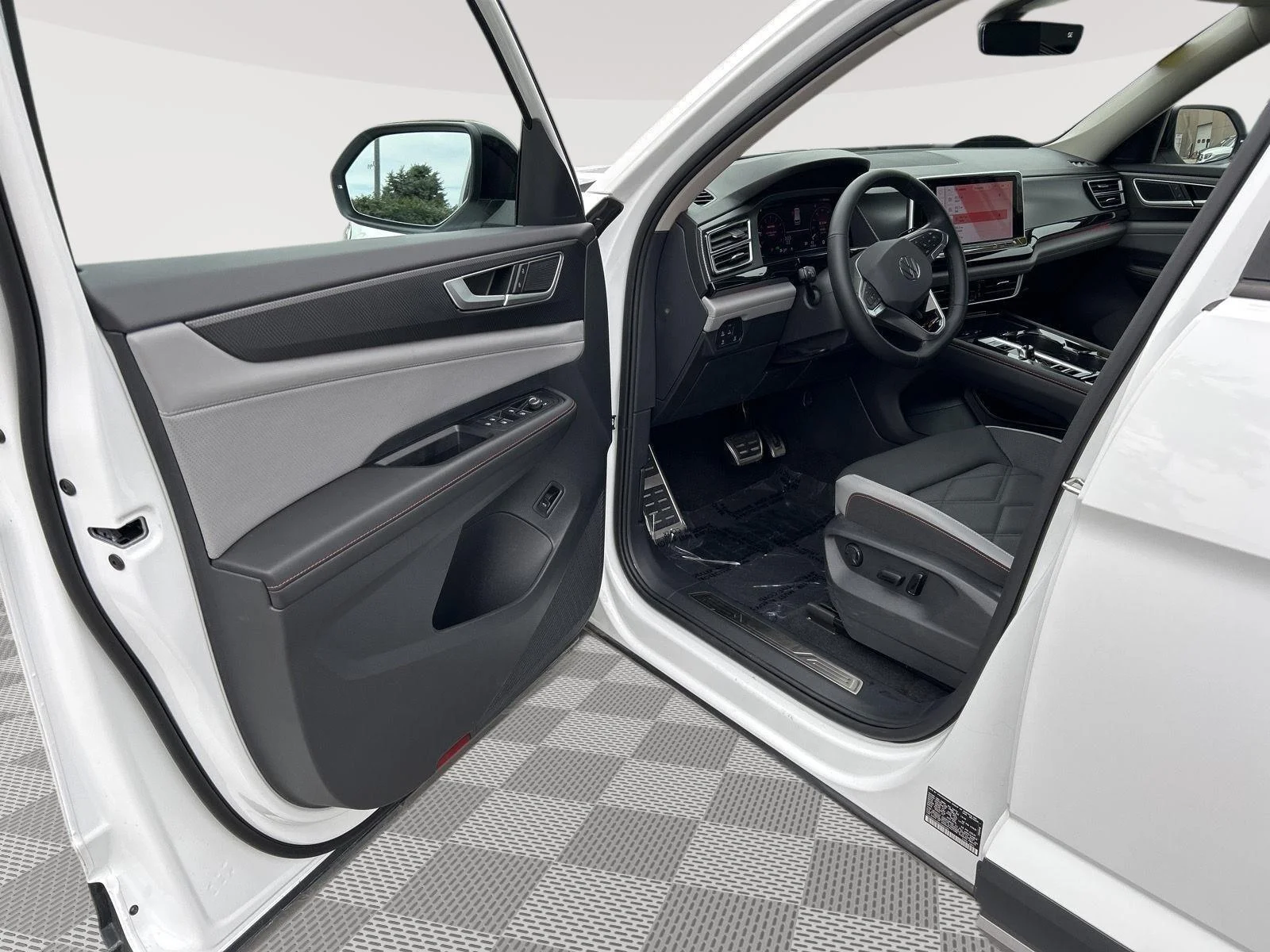 Used 2025  Volkswagen 2.0T Peak Edition image 11